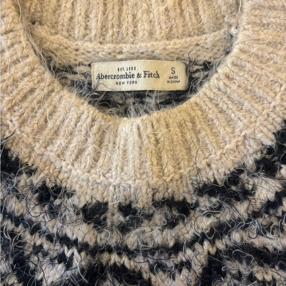 Abercrombie & Fitch Cream and Black Patterned Sweater - Picture 3 of 5